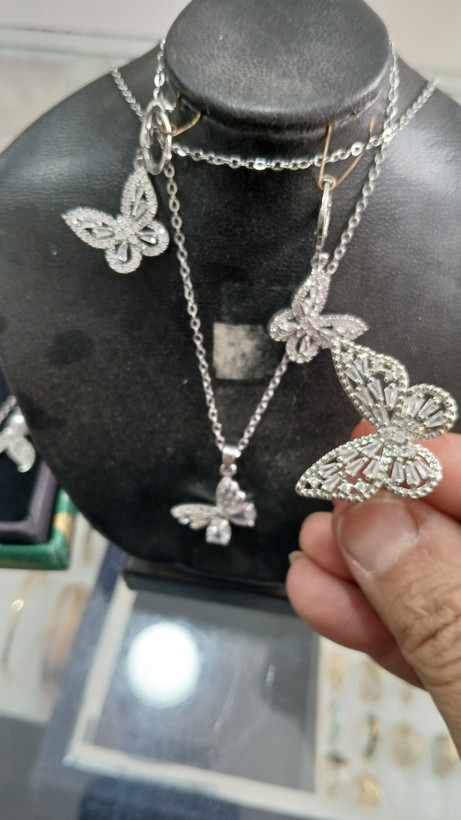 ست گردنبند و گوشواره پروانه